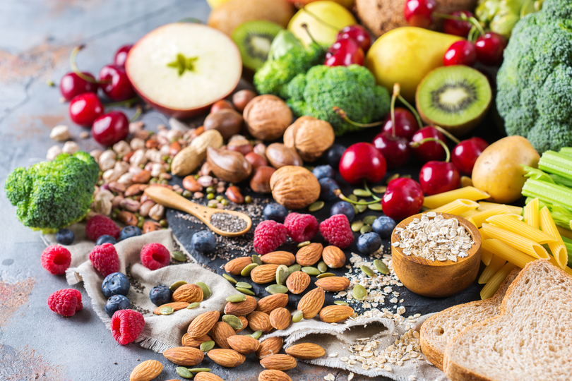 Alimentos ricos em fibras solúveis e insolúveis: entenda as diferenças e benefícios